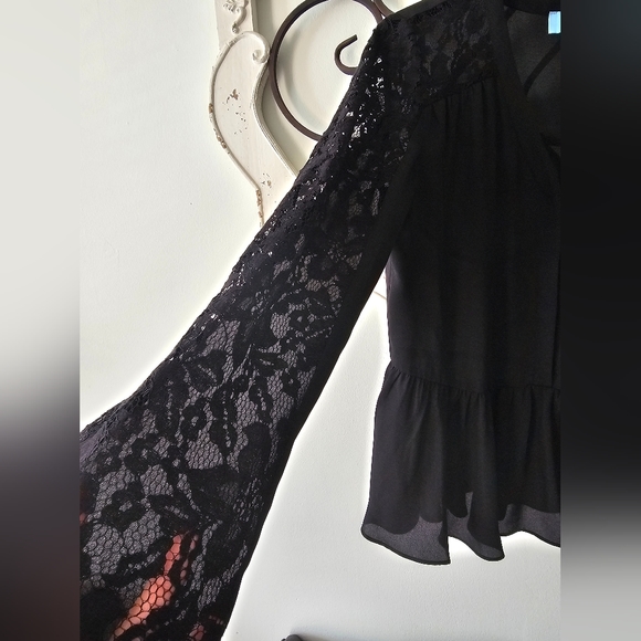 CeCe Peplum Blouse Lace Sleeves Snap Front V-Neck Black Romantic I'm Size S - Picture 3 of 6
